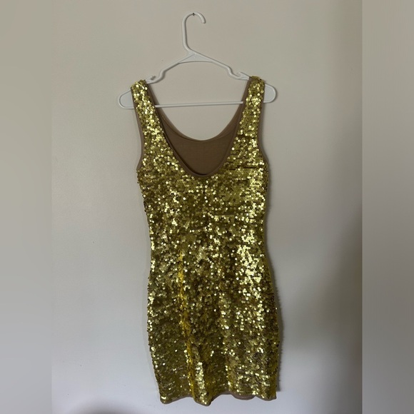 BCBG MAX AZRIA GOLD NINA SLEEVELESS SEQUINED DRESS- Taylor Swift Eras Tour - Picture 6 of 7